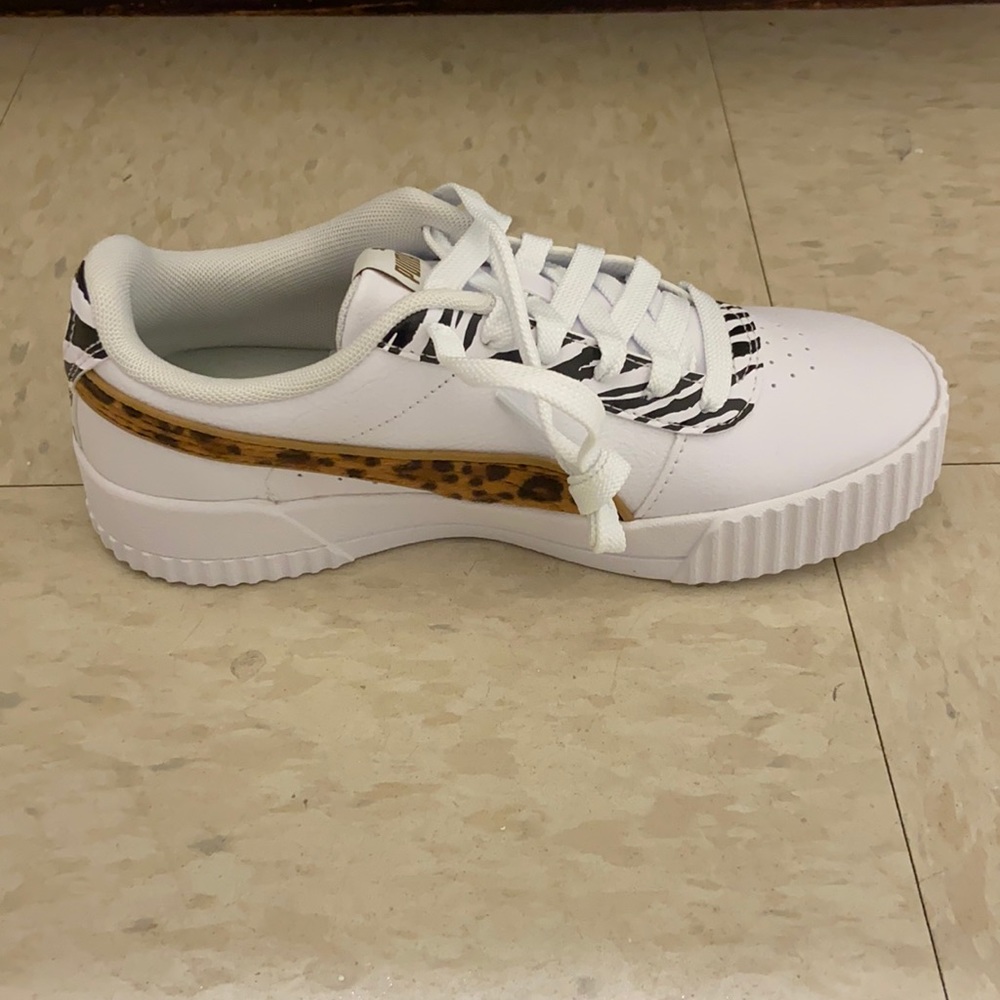 Brand new women’s puma sneakers. Size 6